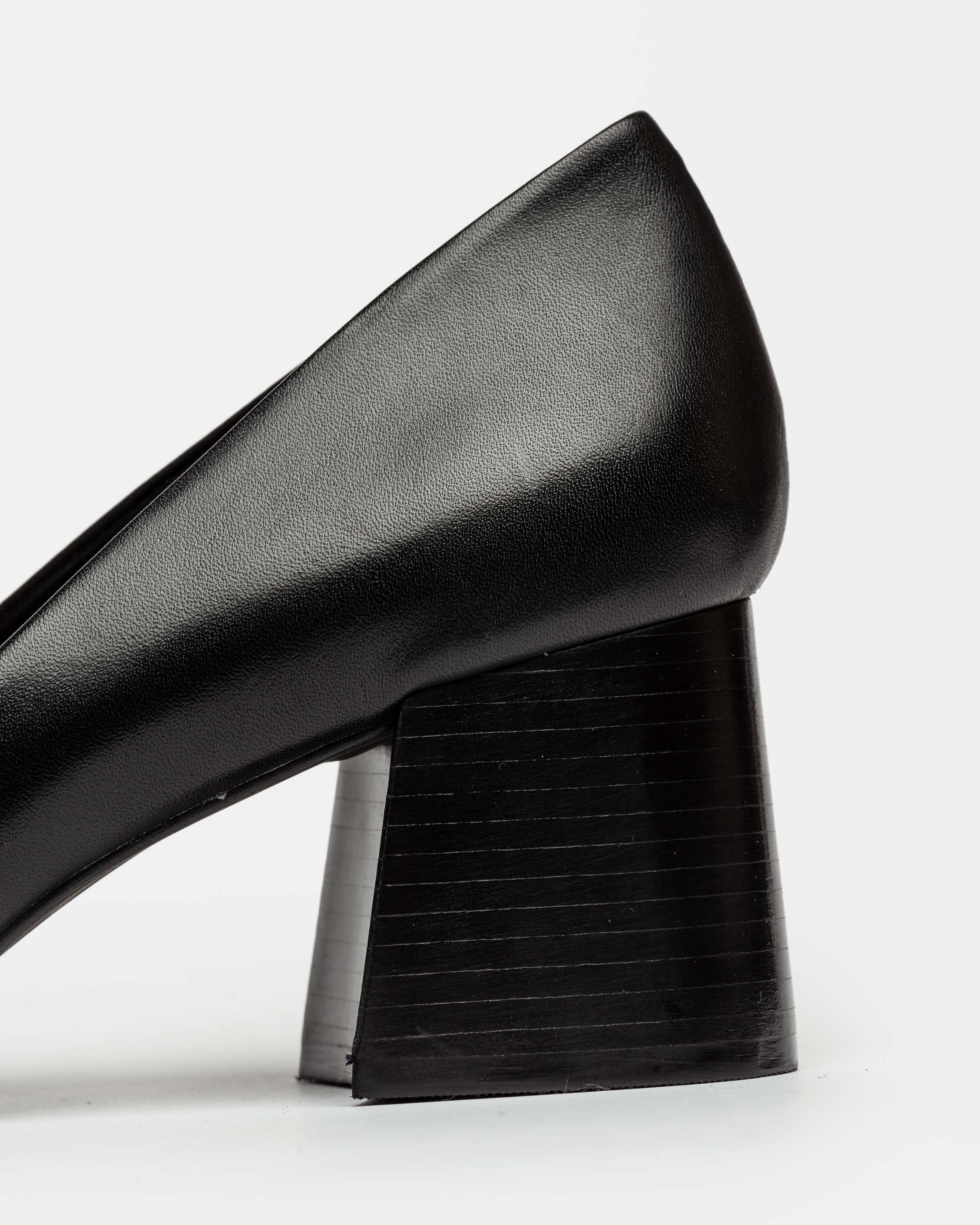 Stiletto Eva en cuero liso
