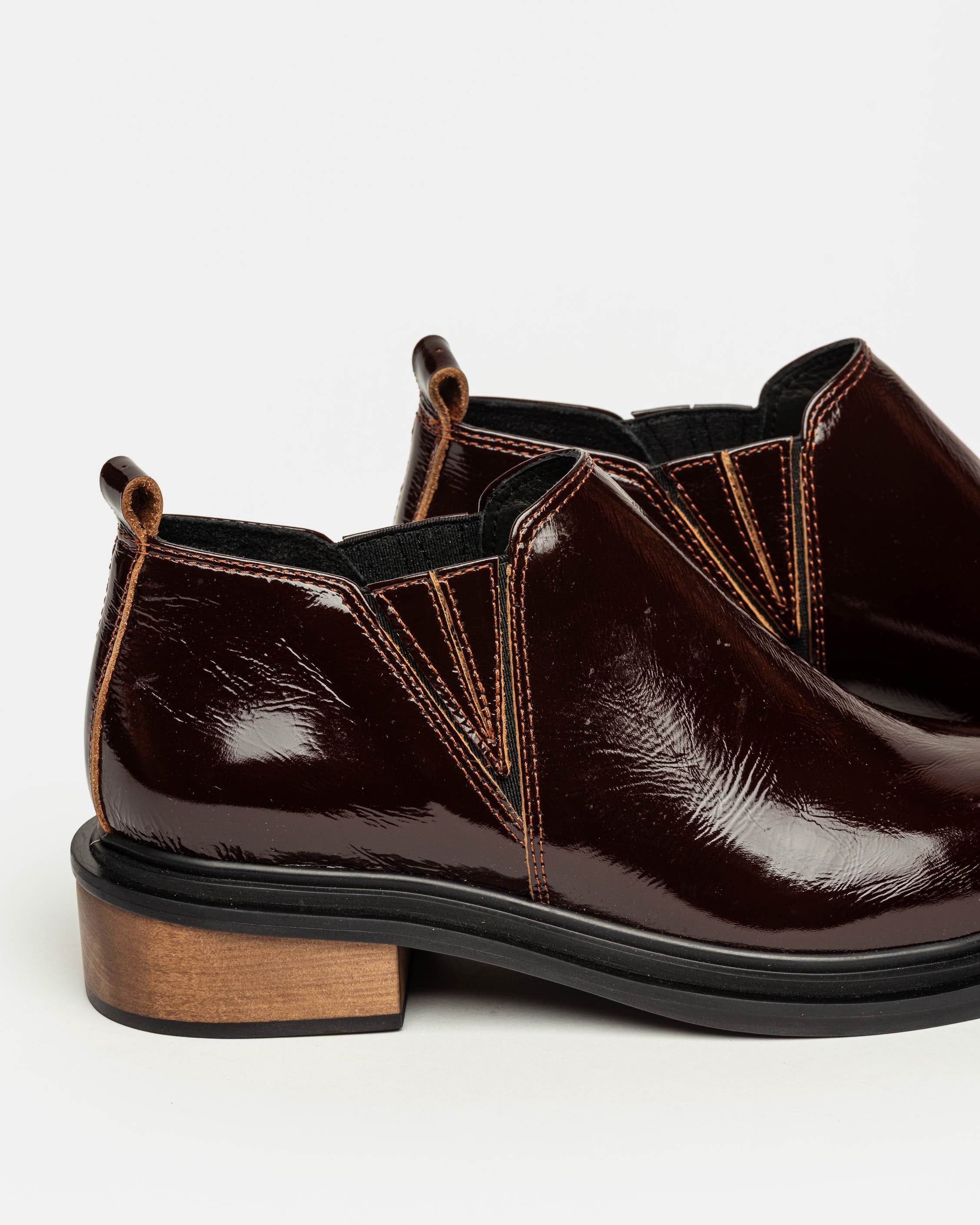 Bota caña baja Parker en cuero charol