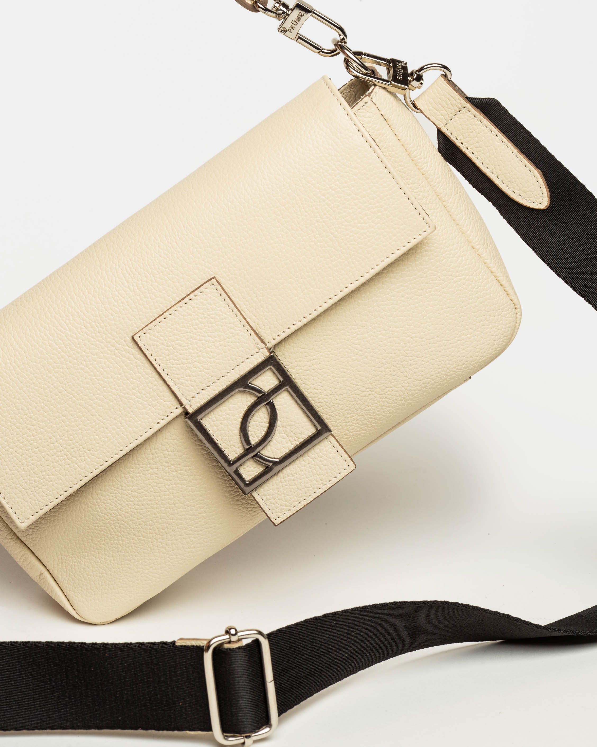Cartera al hombro Signature en cuero graneado