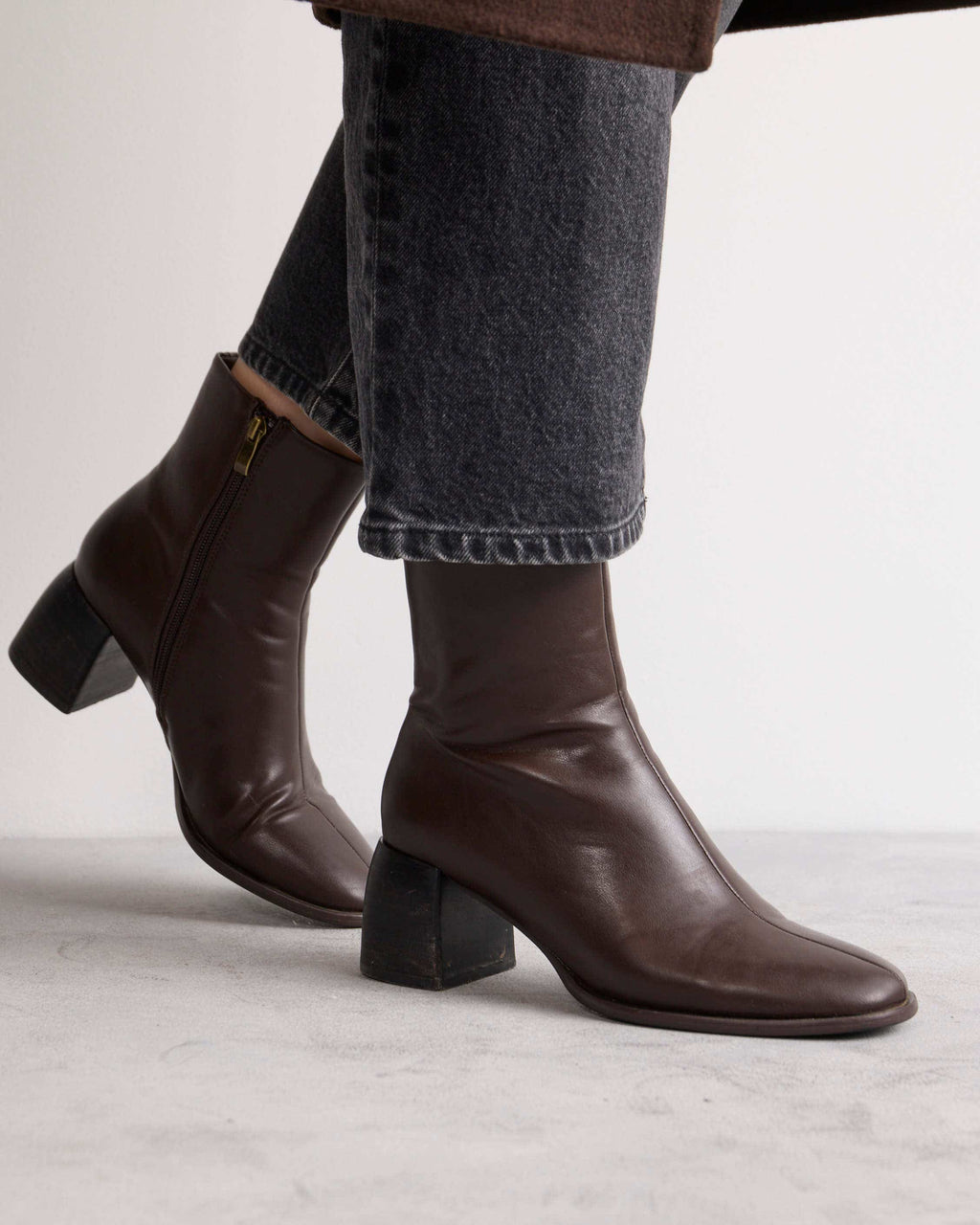 Bota caña media Lucien en efecto cuero