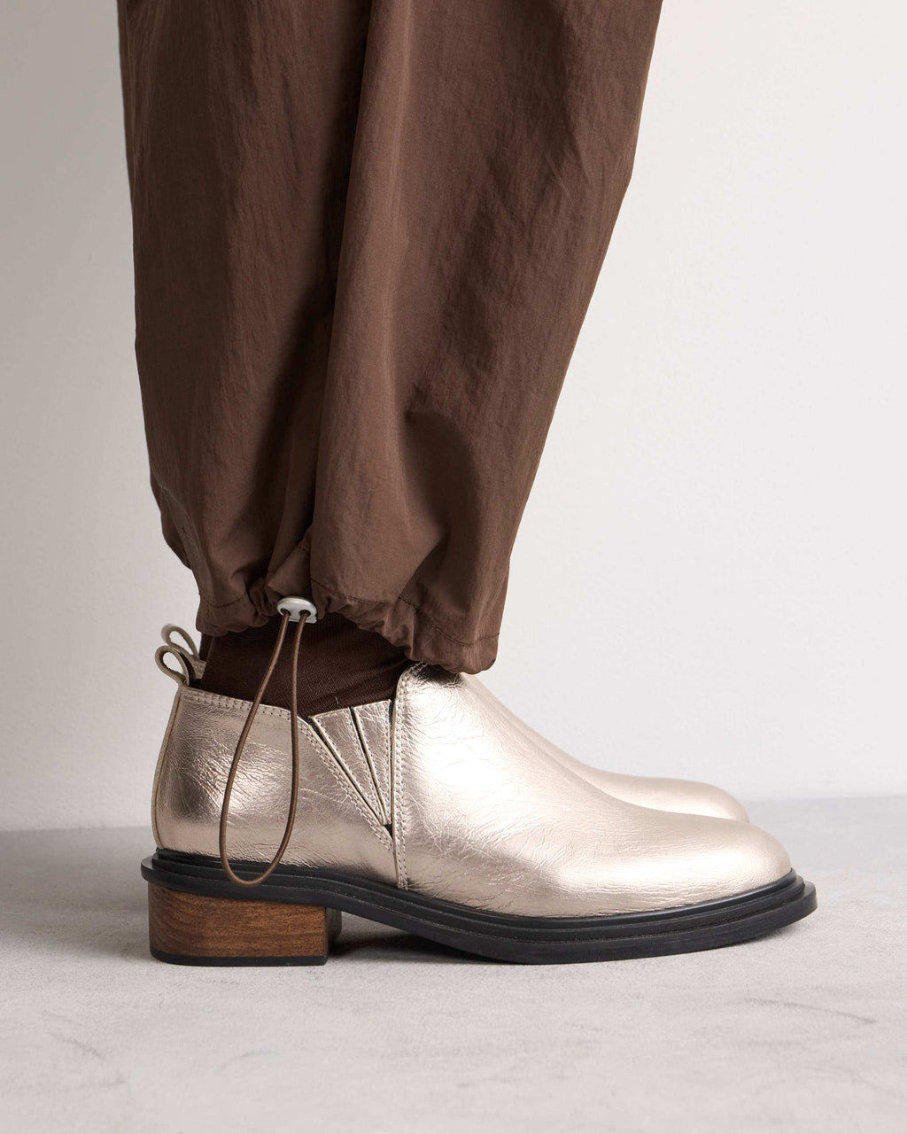 Bota caña baja Parker en cuero metalizado