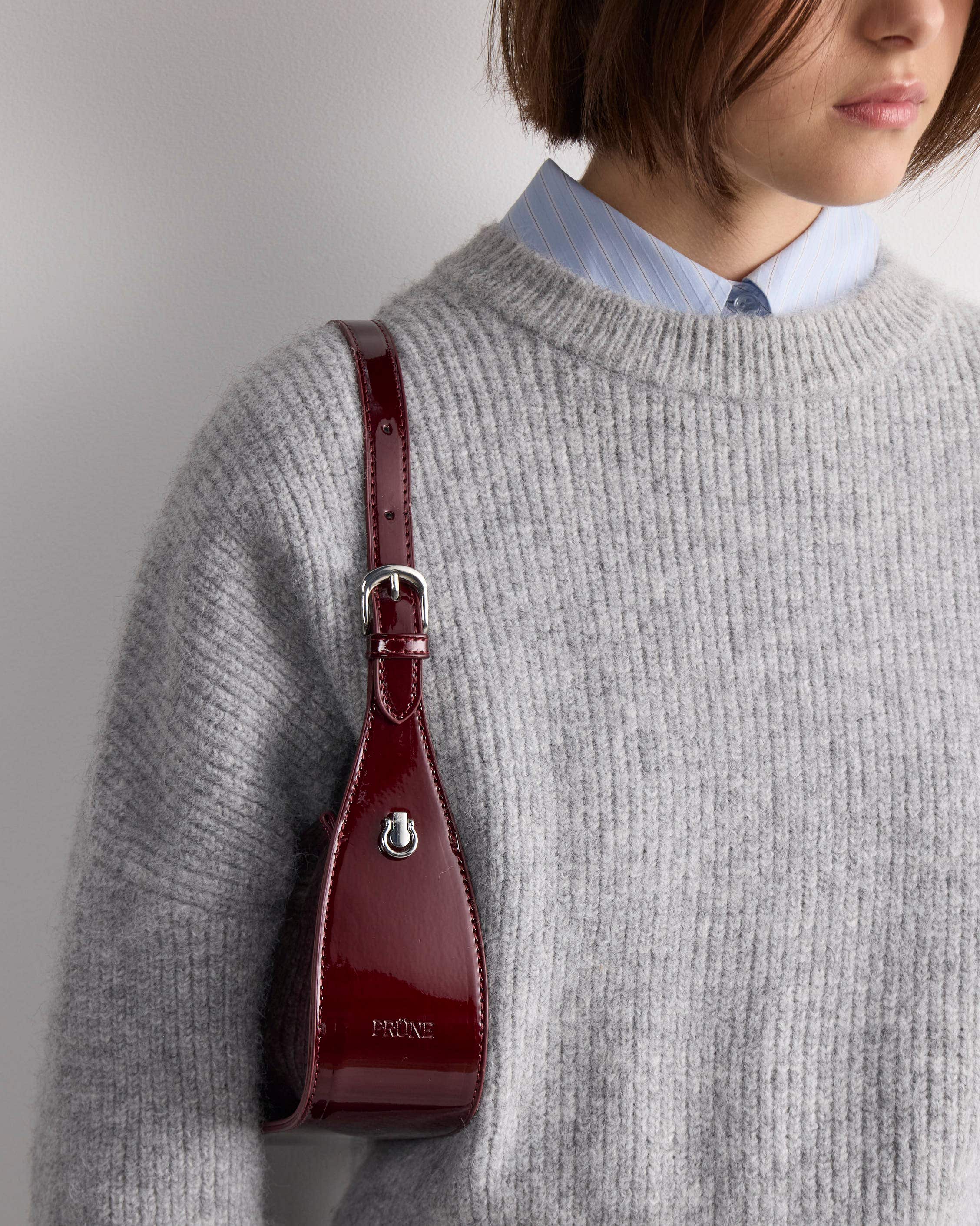 Cartera al hombro Leaf en efecto cuero charol