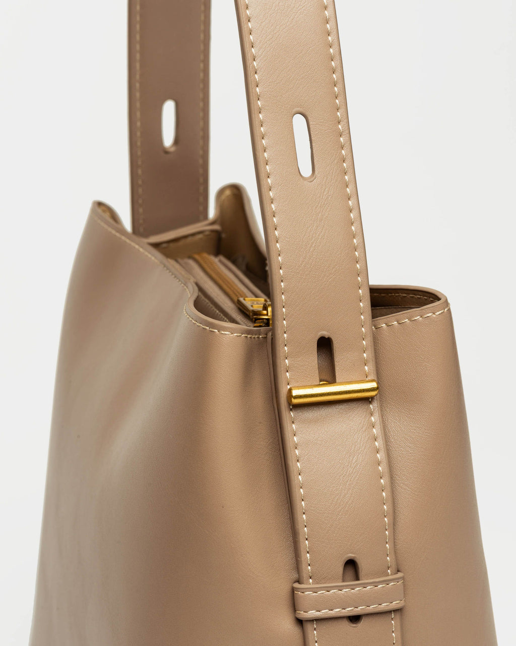 Cartera al hombro The Lock en efecto cuero liso