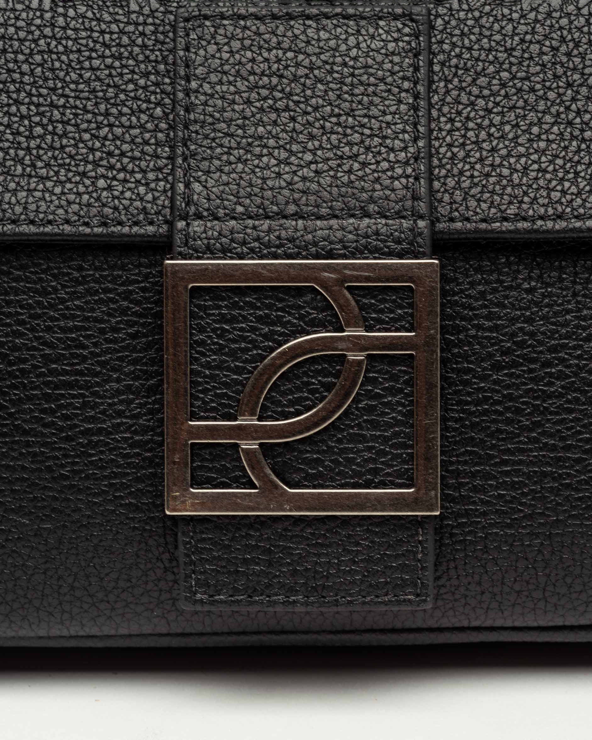 Cartera al hombro Signature en cuero graneado