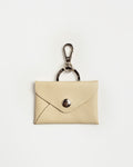 Llavero Charm Mila en cuero graneado