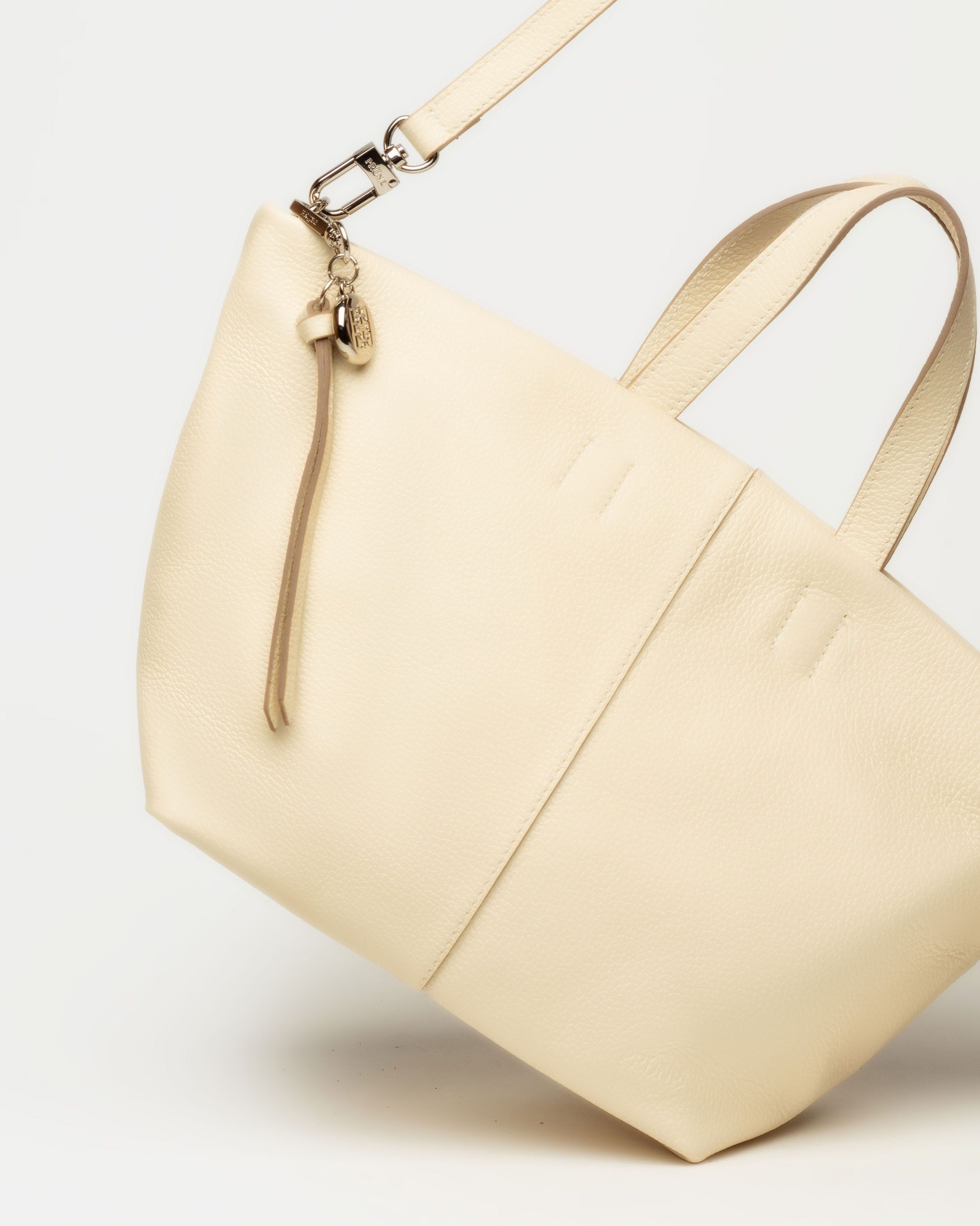 Cartera de mano The Flapper en cuero graneado