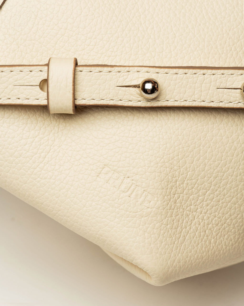 Cartera de mano The Flapper en cuero graneado