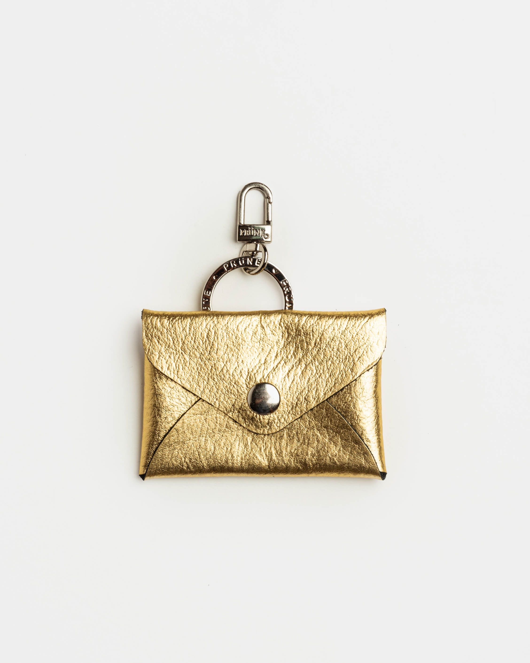 Llavero Charm Mila en cuero graneado metalizado