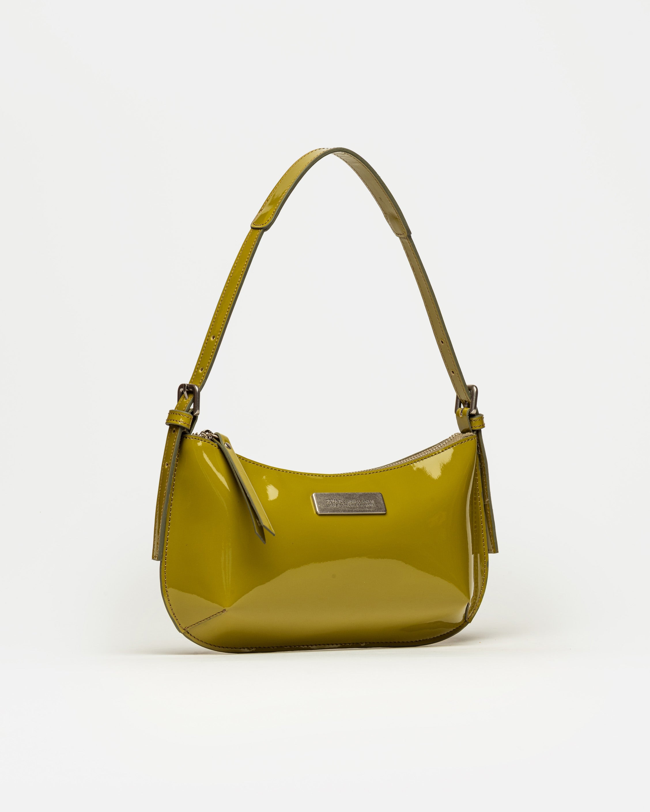 Cartera al hombro Mia en cuero charol