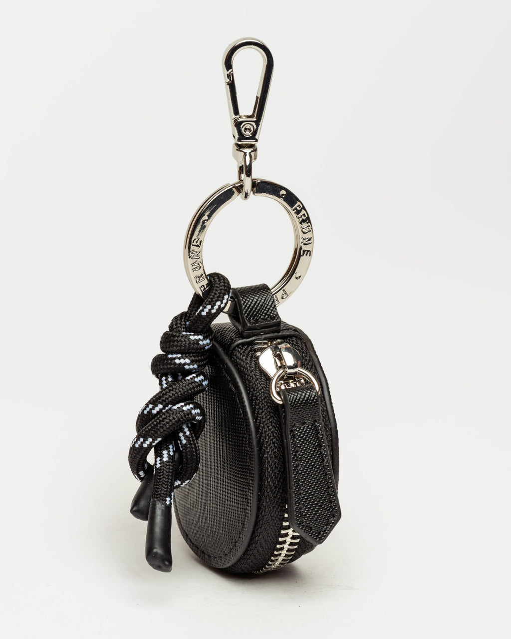 Llavero Charm Round en efecto cuero