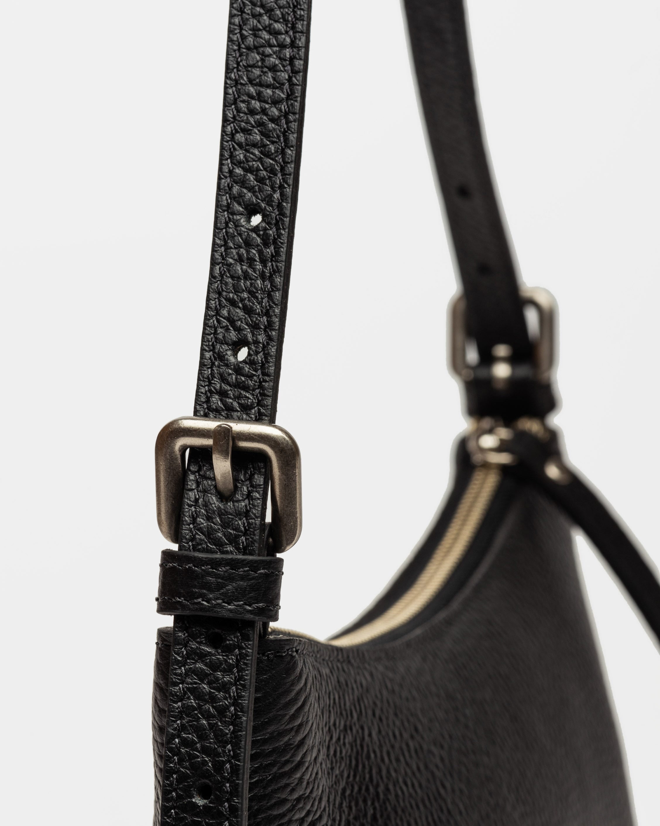 Cartera al hombro Mia en cuero graneado