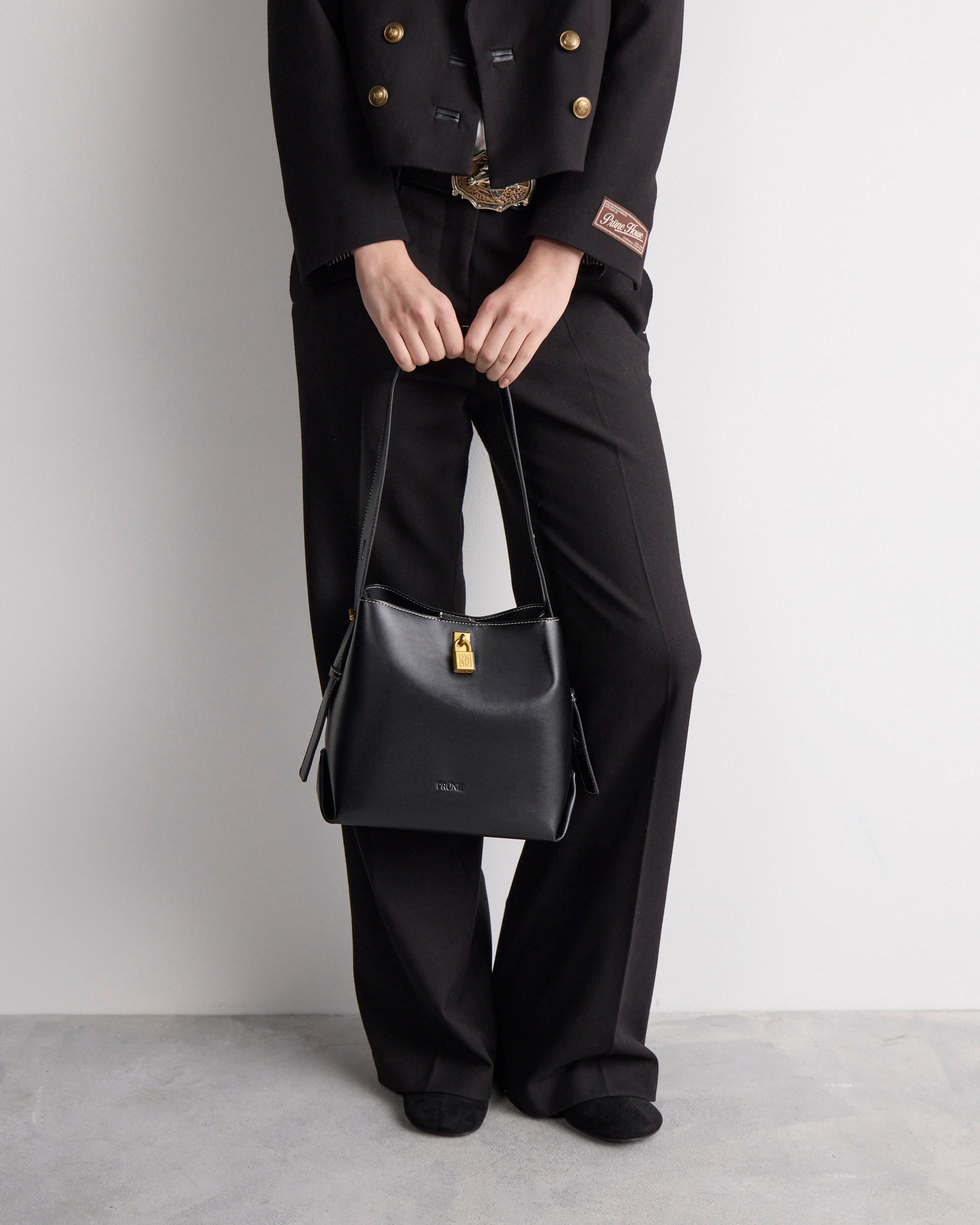 Cartera al hombro The Lock en efecto cuero liso