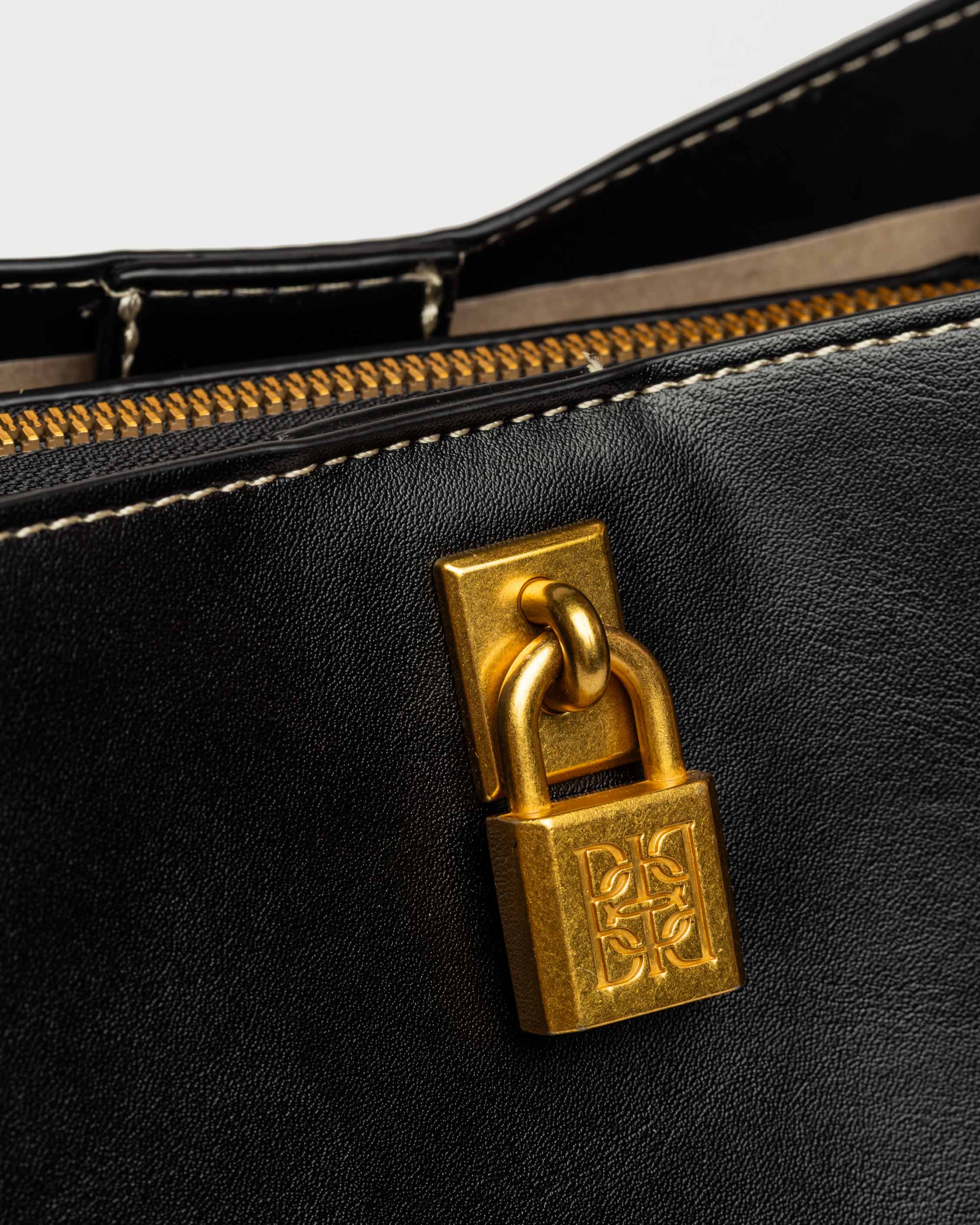 Cartera al hombro The Lock en efecto cuero liso